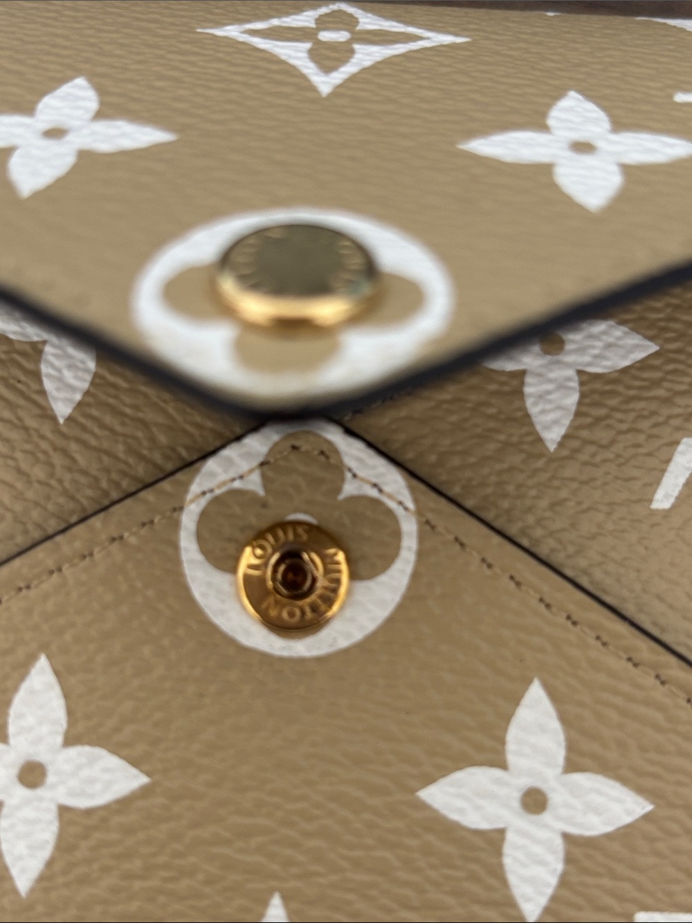 Louis Vuitton Tan Monogram Envelope Clutch with White LV Print - Picture 3 of 4